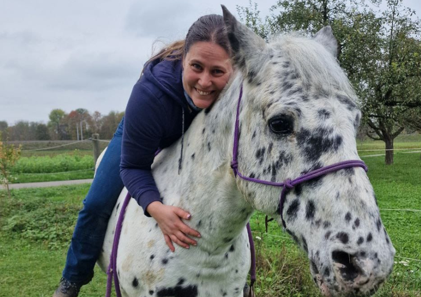 Bist Du auf der Suche nach einer Hufpflegerin? 